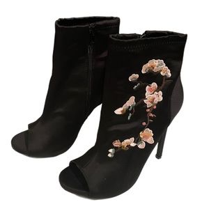 JustFab‎ shoes